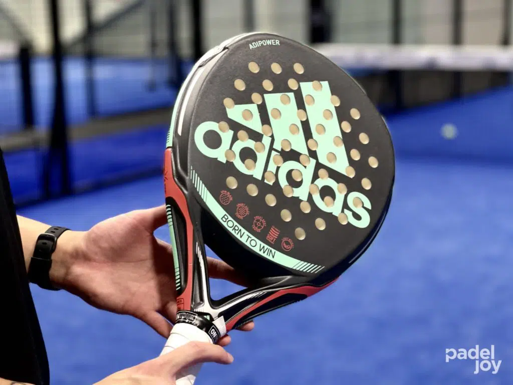 Adidas AdiPower Woman Lite 3.1 is a padel racket suitable for a wide range of players.
