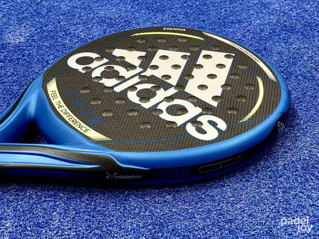 Adidas Essnova Carbon CTRL 3.1 on a padel court.