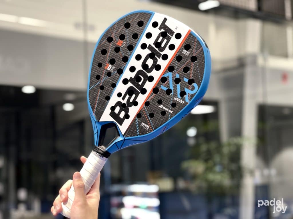 The racket is easy to swing in all situations.